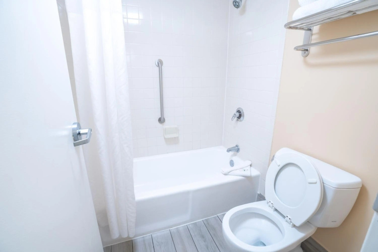 Quality Inn Palm Beach International Airport photo 8