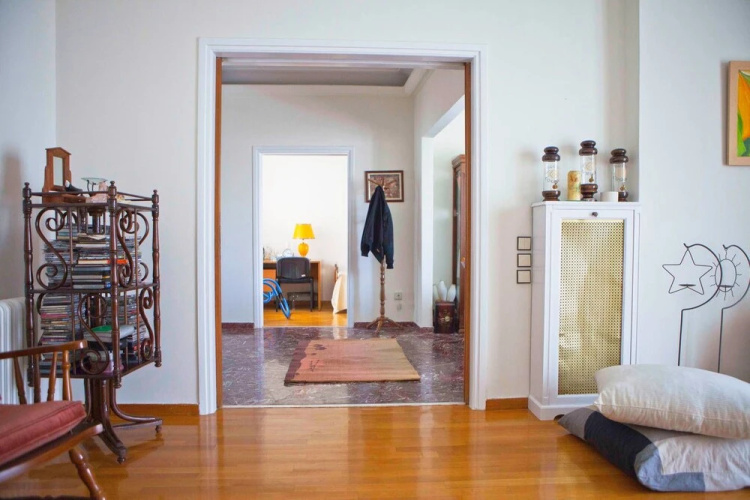 Warm & Homely Ambience in Spacious Apartment