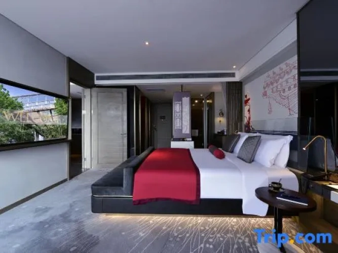 1 Bedroom Suite with view