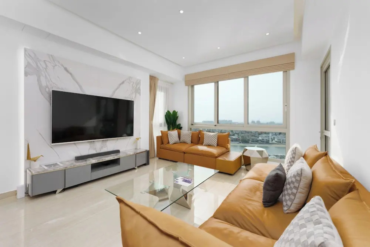 Maison Privee - High-End Palm Apt w/ Picturesque Seafront Views