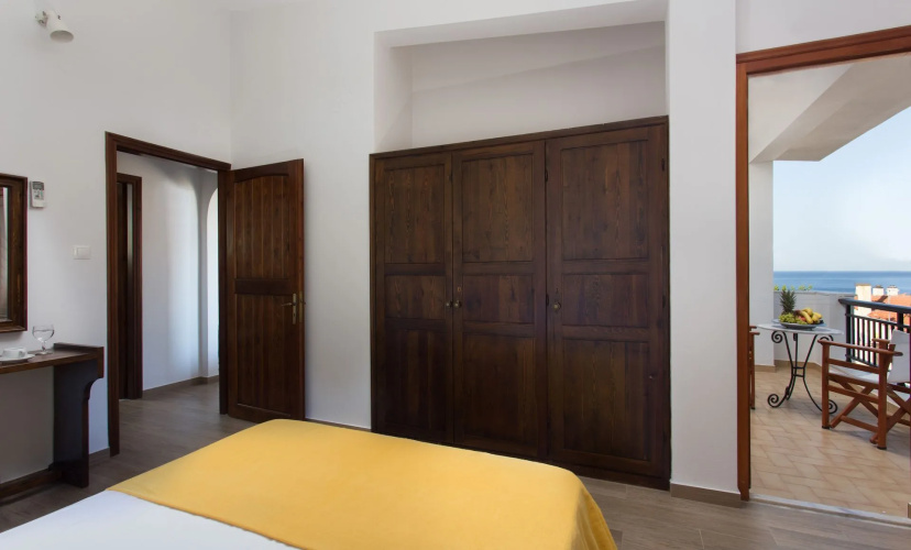 Venetia Apartments
