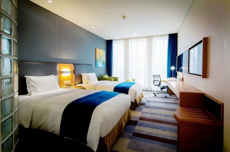 Standard Twin room with city view