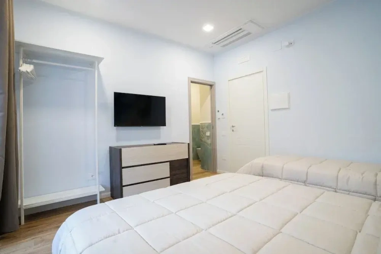 Deluxe Triple room with city view