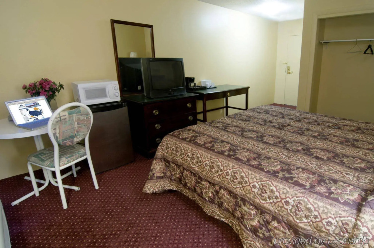 Americas Best Value Inn Foxboro