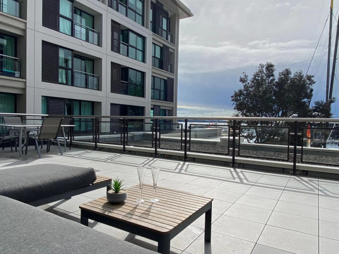 Spacious 2br Ocean Front View - Free Parking