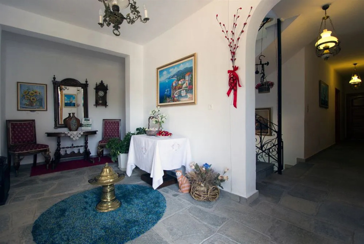Pantheon Studios Apartments