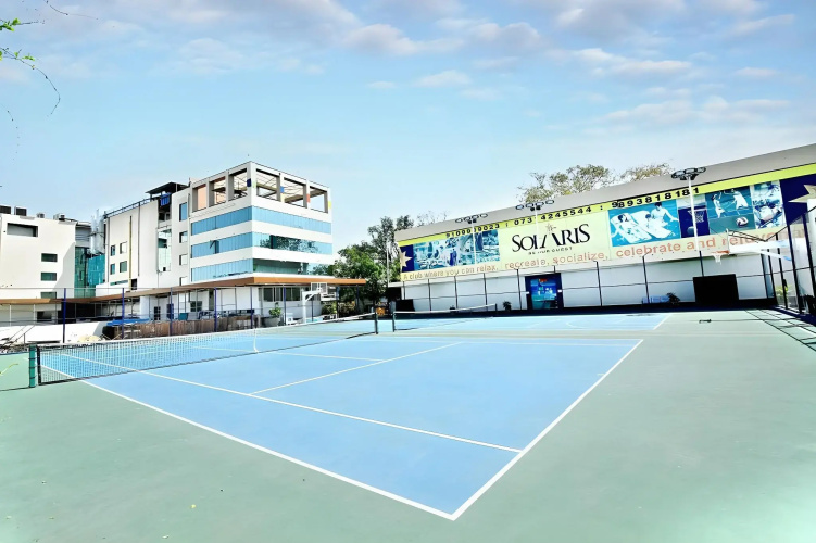 FabHotel Solaris AB Road