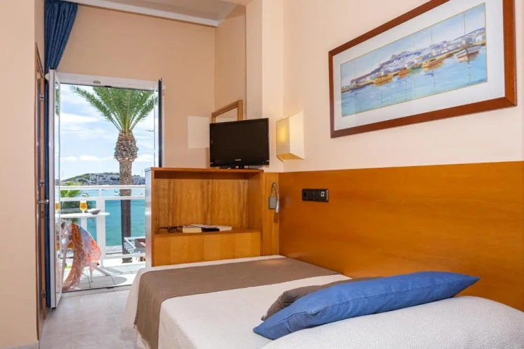 Single room with sea view