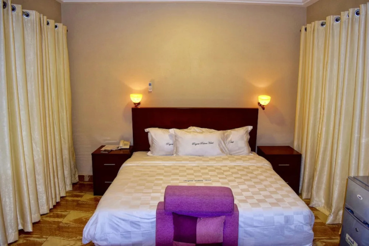 Regent Palace Hotel