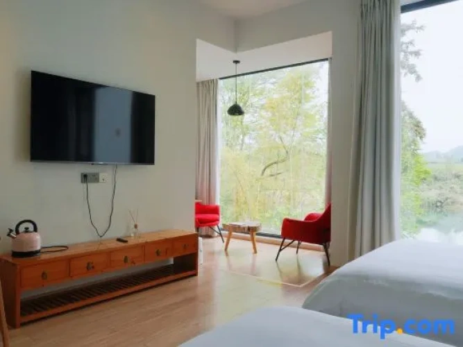 Standard Twin room with river view