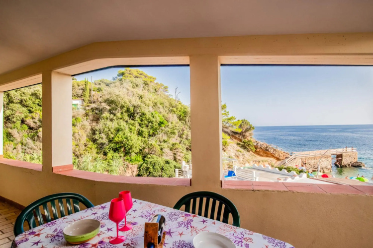Stecchi three-room beach front 5 beds-Casa Stecchi