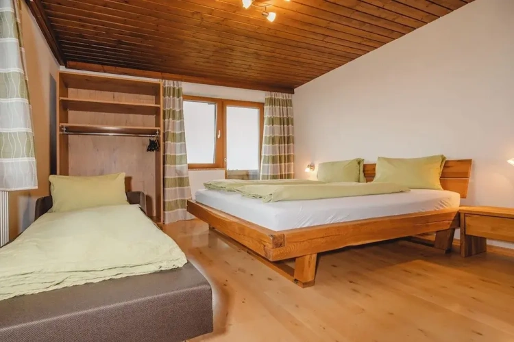 2 Bedrooms Classic Apartment with mountain view