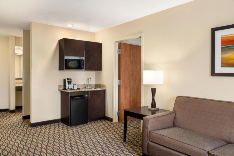 1 Bedroom Suite