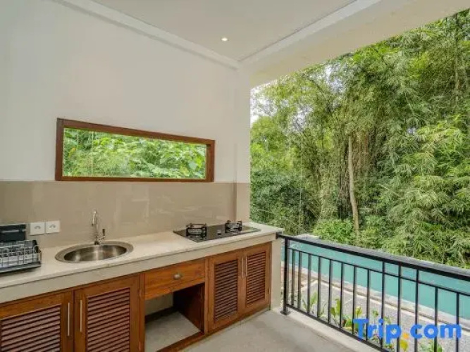 Krish Villa C - 1BR Private Pool & Lush Jungle View Ubud
