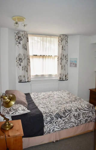 1 Bedroom Apartment Close to Seafront