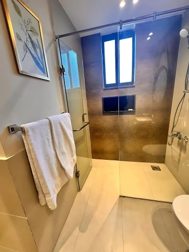3 Bedrooms Deluxe Apartment