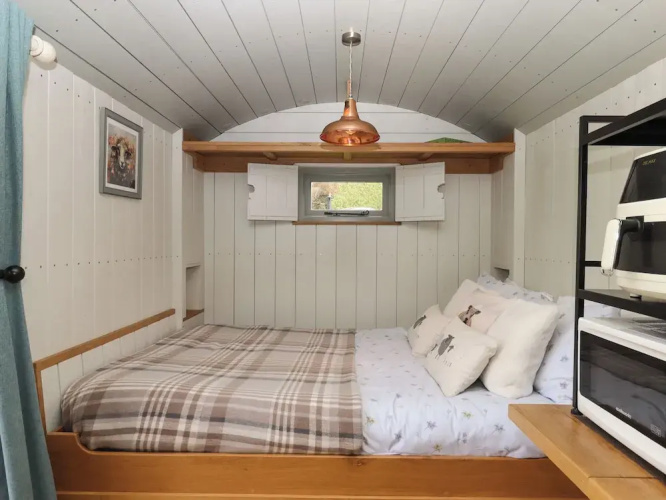 Burr 2 Shepherds Hut