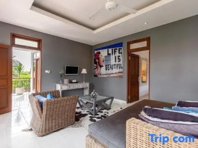 Seminyak Double6 Beach 5BR Villa - pool & parking