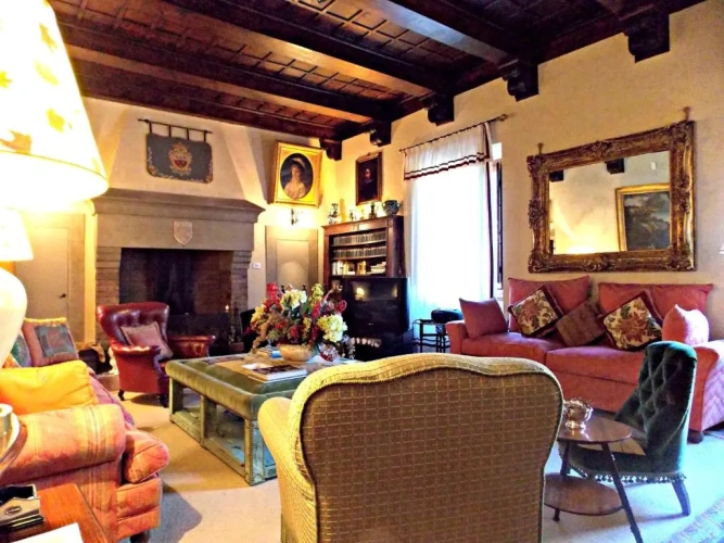 6 Bedrooms Double Villa