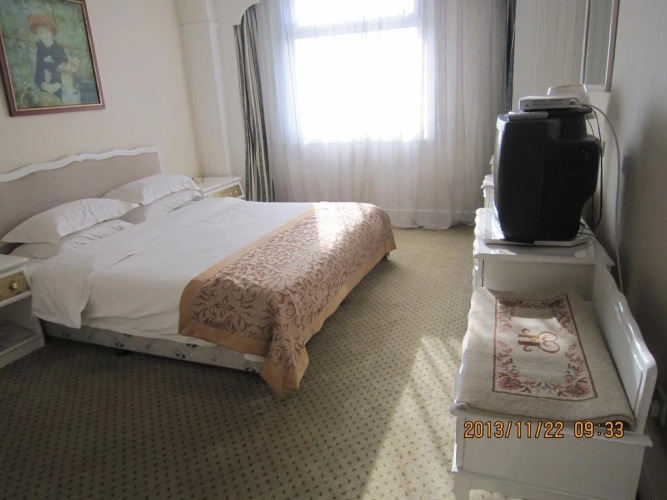 Huafeng Hot Spring Castle Hotel