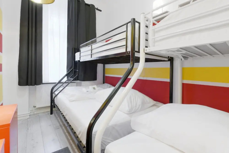 Sweet Central Tiny Apartment for 4 People