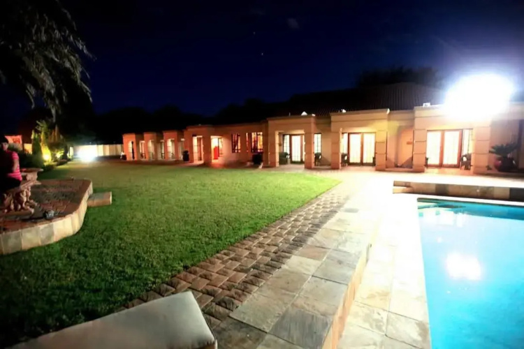 African Crest Guest House