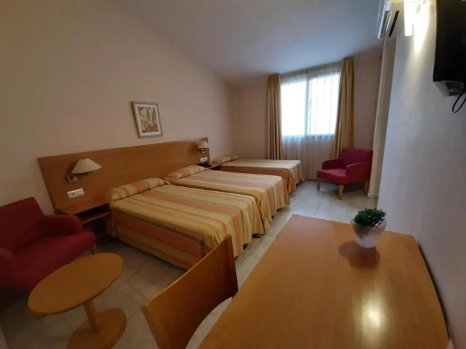 Standard Triple room