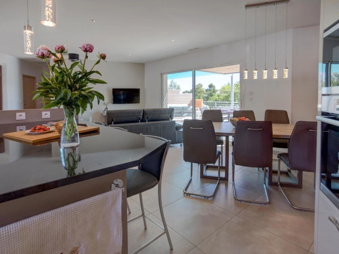 Luxury Villa With Private Pool in Cesseras