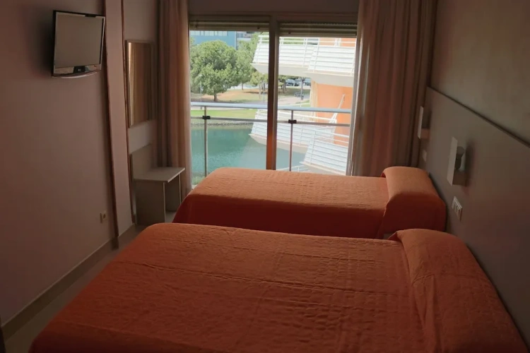 Standard Triple room with balcony