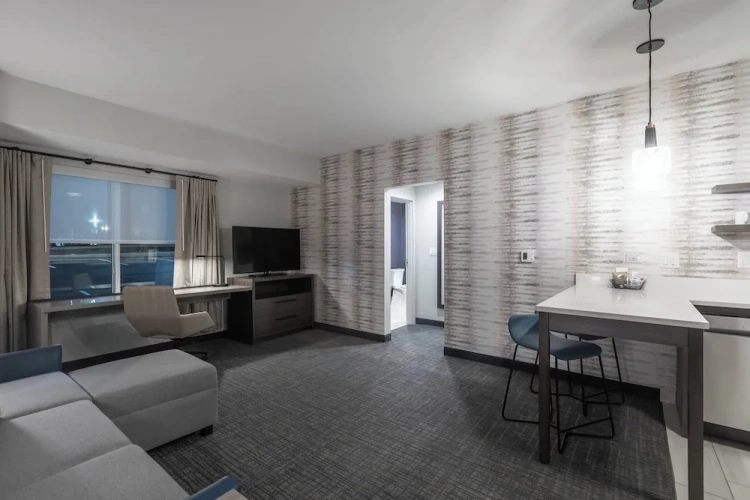 1 Bedroom Suite