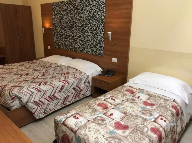 Standard Triple room