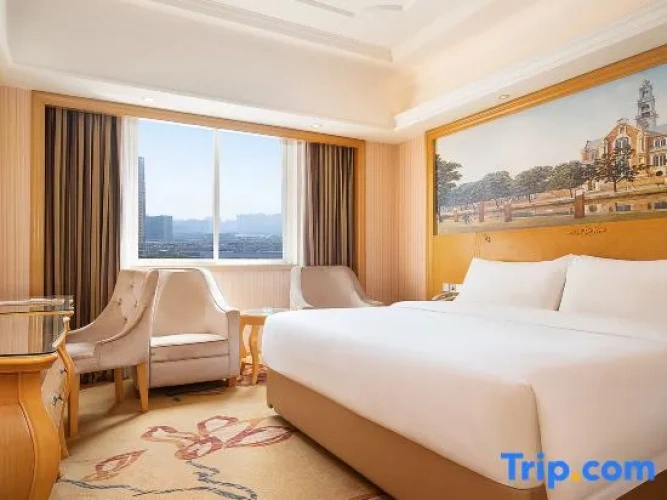 1 Bedroom Business Suite