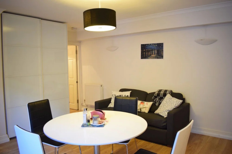 Central Studio Flat Opposite Regent's Park