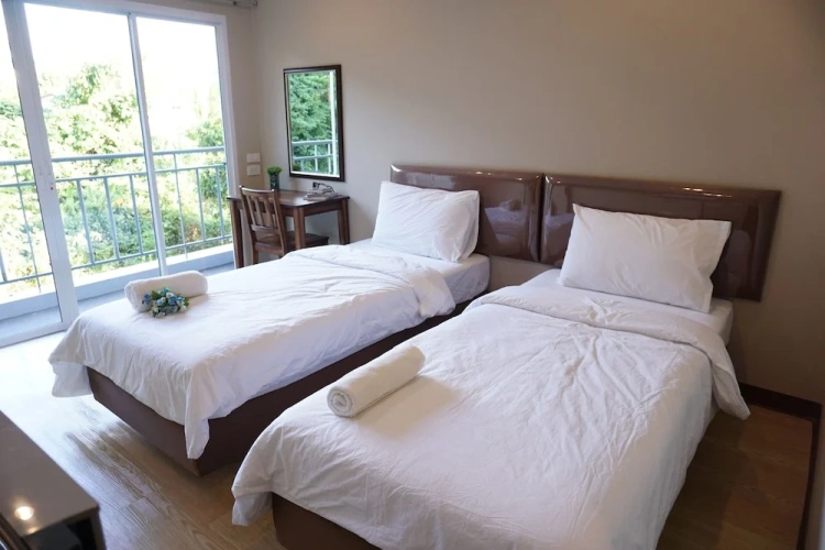 Standard Twin room with balcony