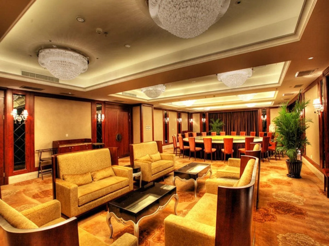 Longqi Jianguo Hotel