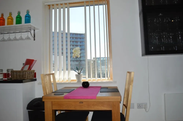2 Bedroom Apartment With Balcony Overlooking River
