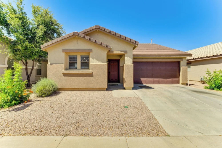 Modern Gilbert Getaway w/ Yard ~ 5 Mi to Downtown!