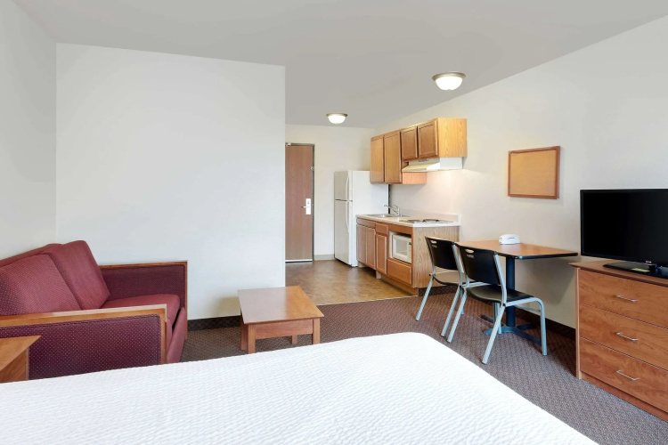WoodSpring Suites Tyler Rose Garden