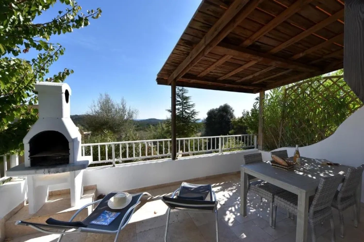 2 Bedrooms Comfort Apartment with sea view