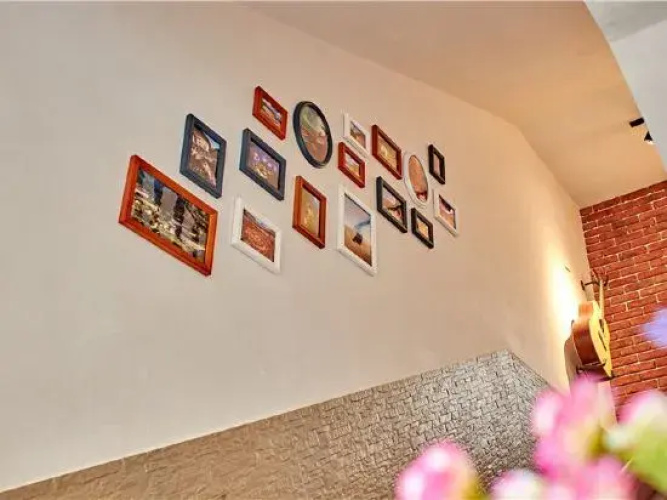Gratitude Manor Campus Theme Homestay