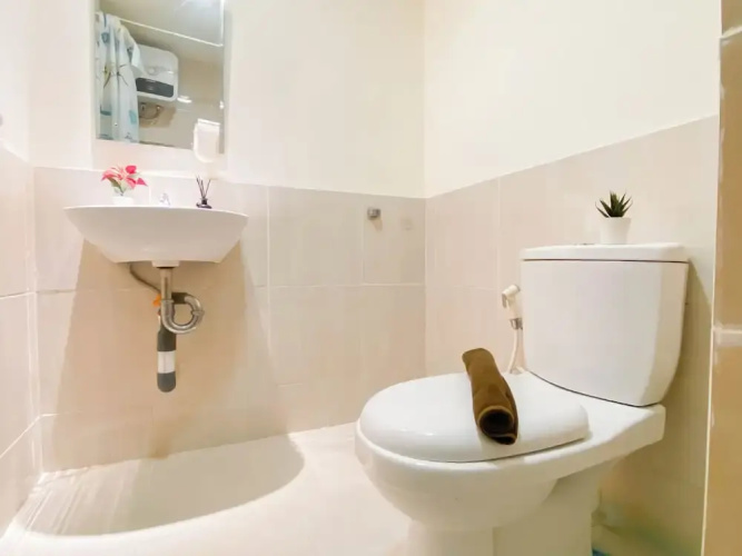 Basic 1Br With Extra Room At Meikarta Apartment