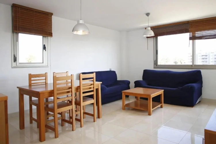 2 Bedrooms Apartment