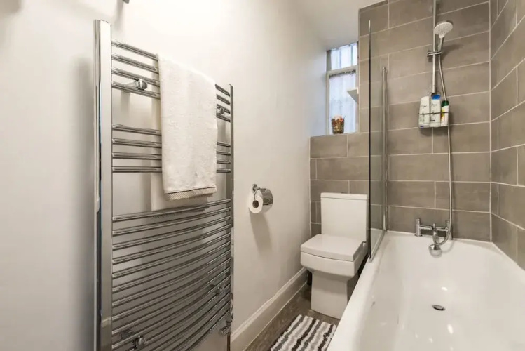 1bed-ground Fl -private Entrance