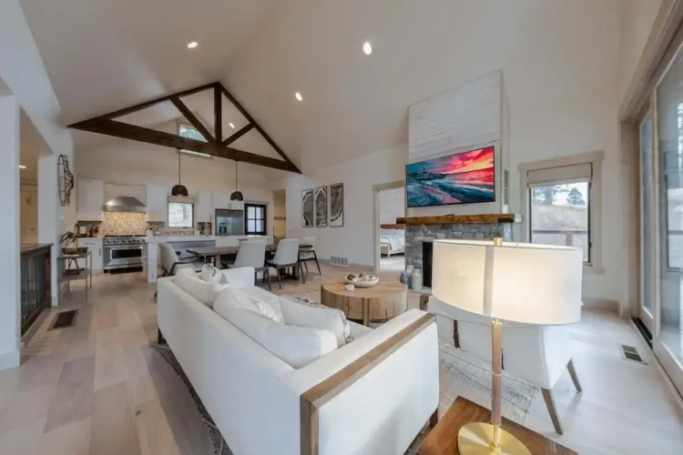 Club Cottage with mountain view