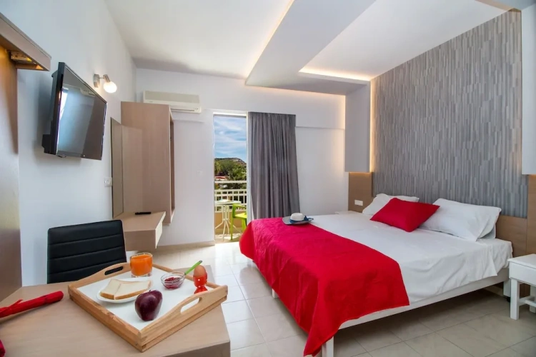 Deluxe Triple room with balcony