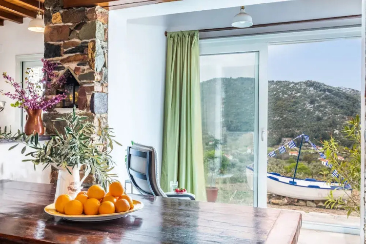 Charming 1-bed House in Stafylos