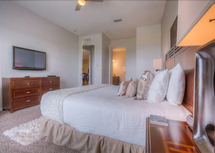 5048 Shoreway Loop #402,