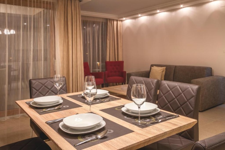 2 Bedrooms Basement Apartment with sea view