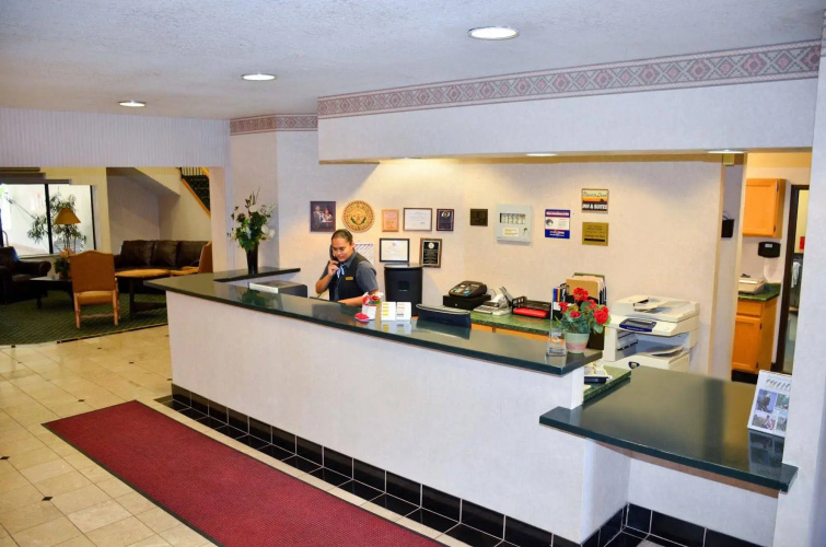 Navajoland Inn