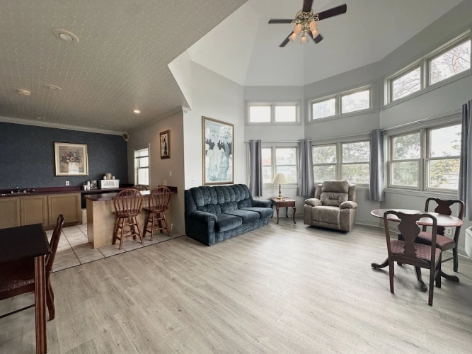 1 Bedroom Family Suite with lake view